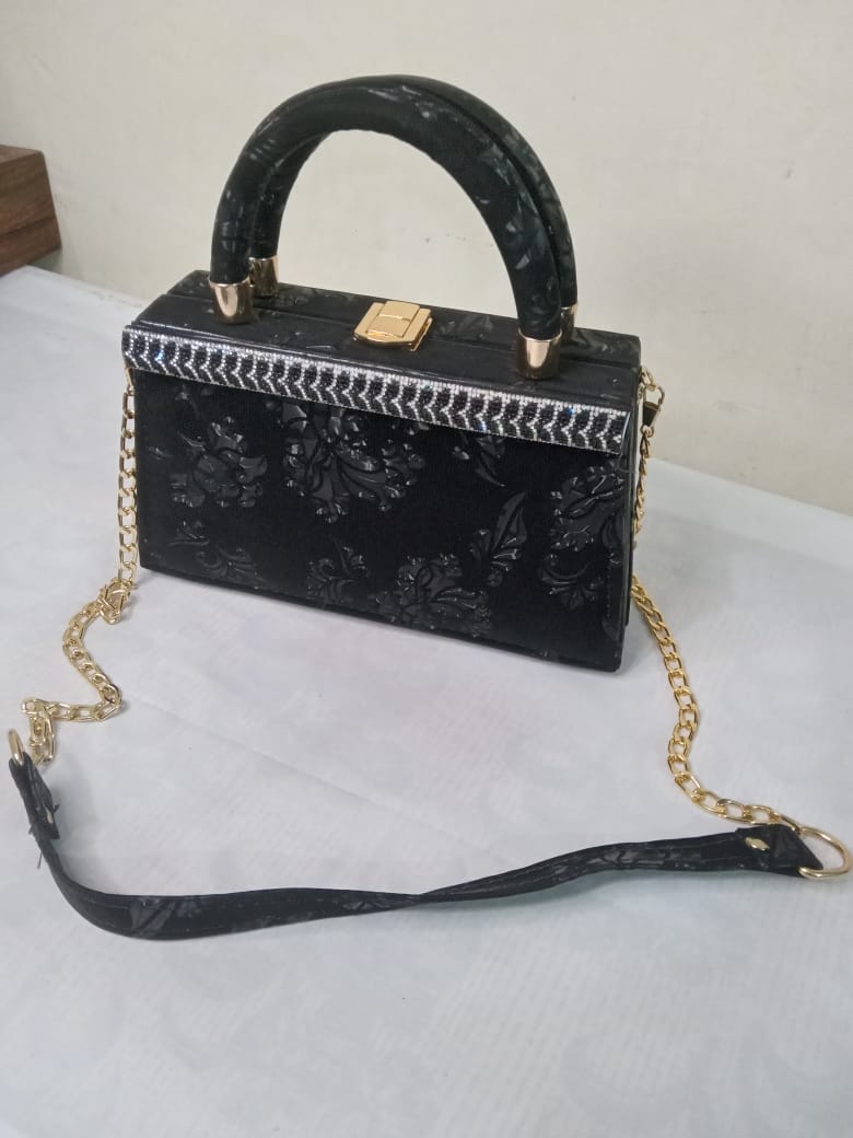 Portable Stylish Luxurious Handbag for women