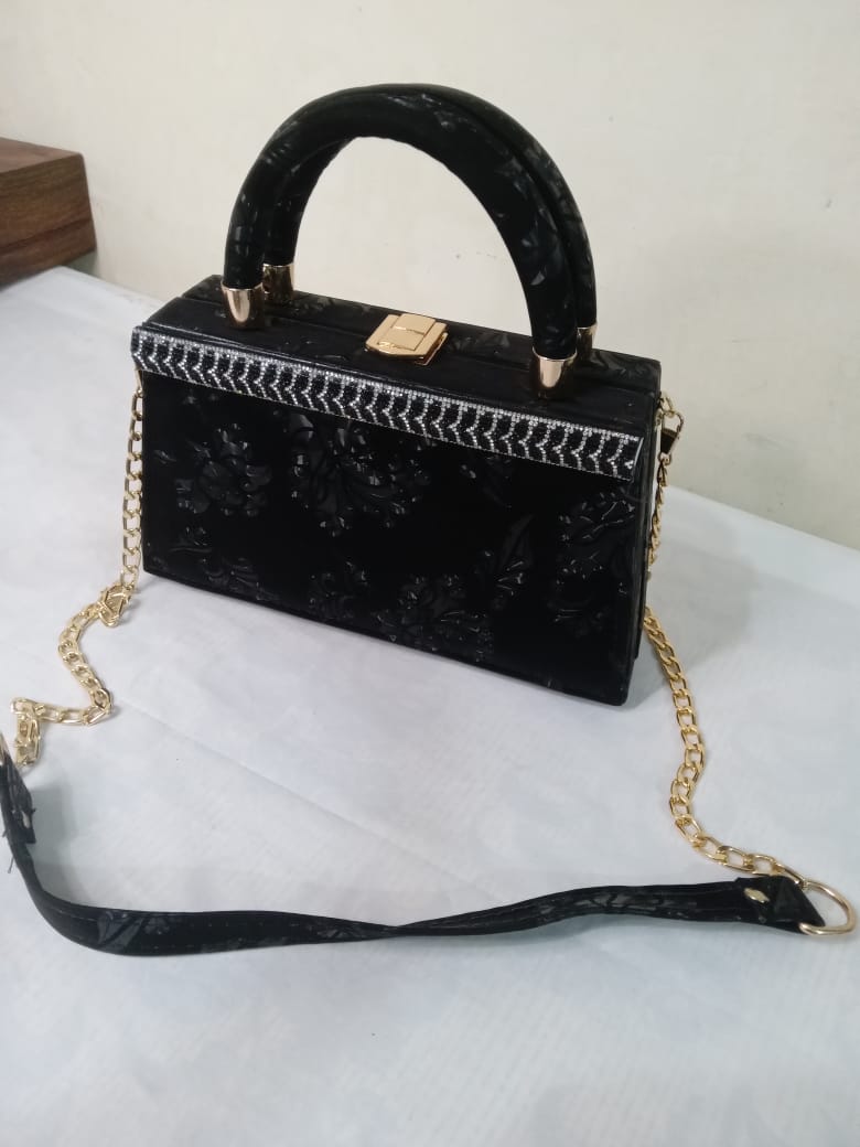 Portable Stylish Luxurious Handbag for women